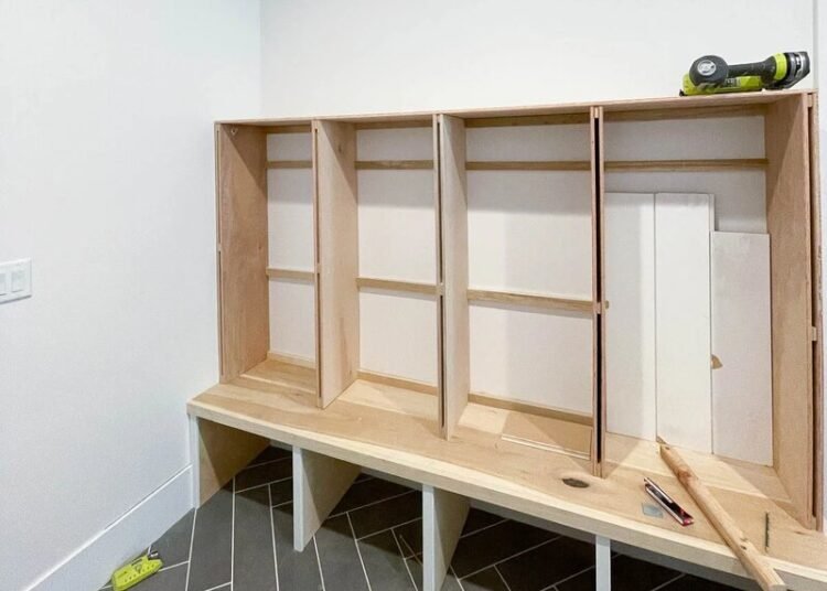 DIY Mudroom Lockers Bench