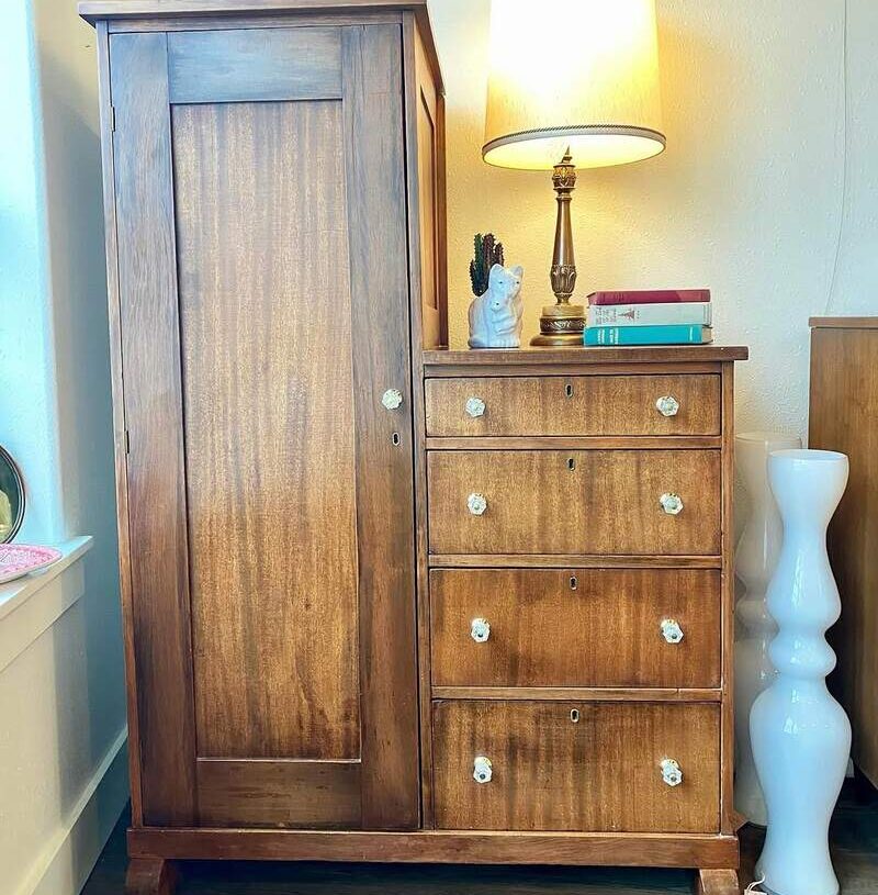 Traditional Dresser closet