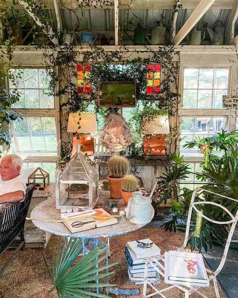 Greenhouse-Inspired Loft for a Shop