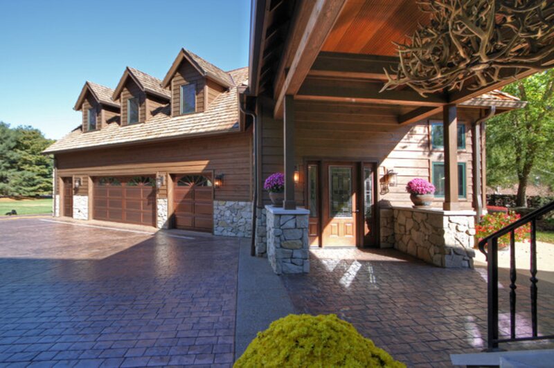 Rustic and Functional of Log Breezeway 