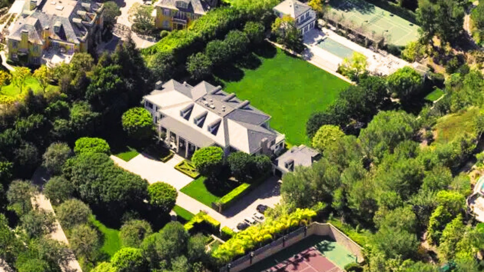 Exterior & Layout