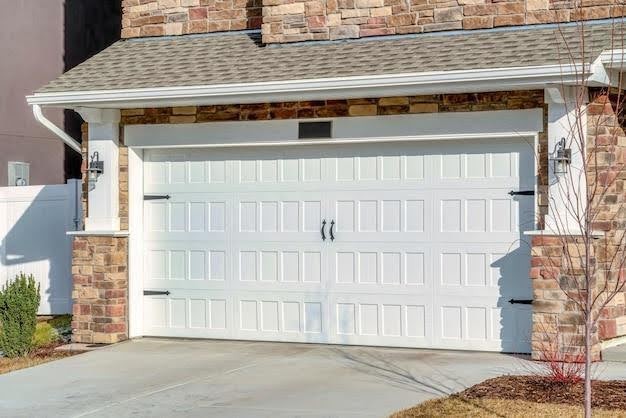 Residential Garage Door Services in Houston: Maintenance, Repair & Replacement Residential Garage Door