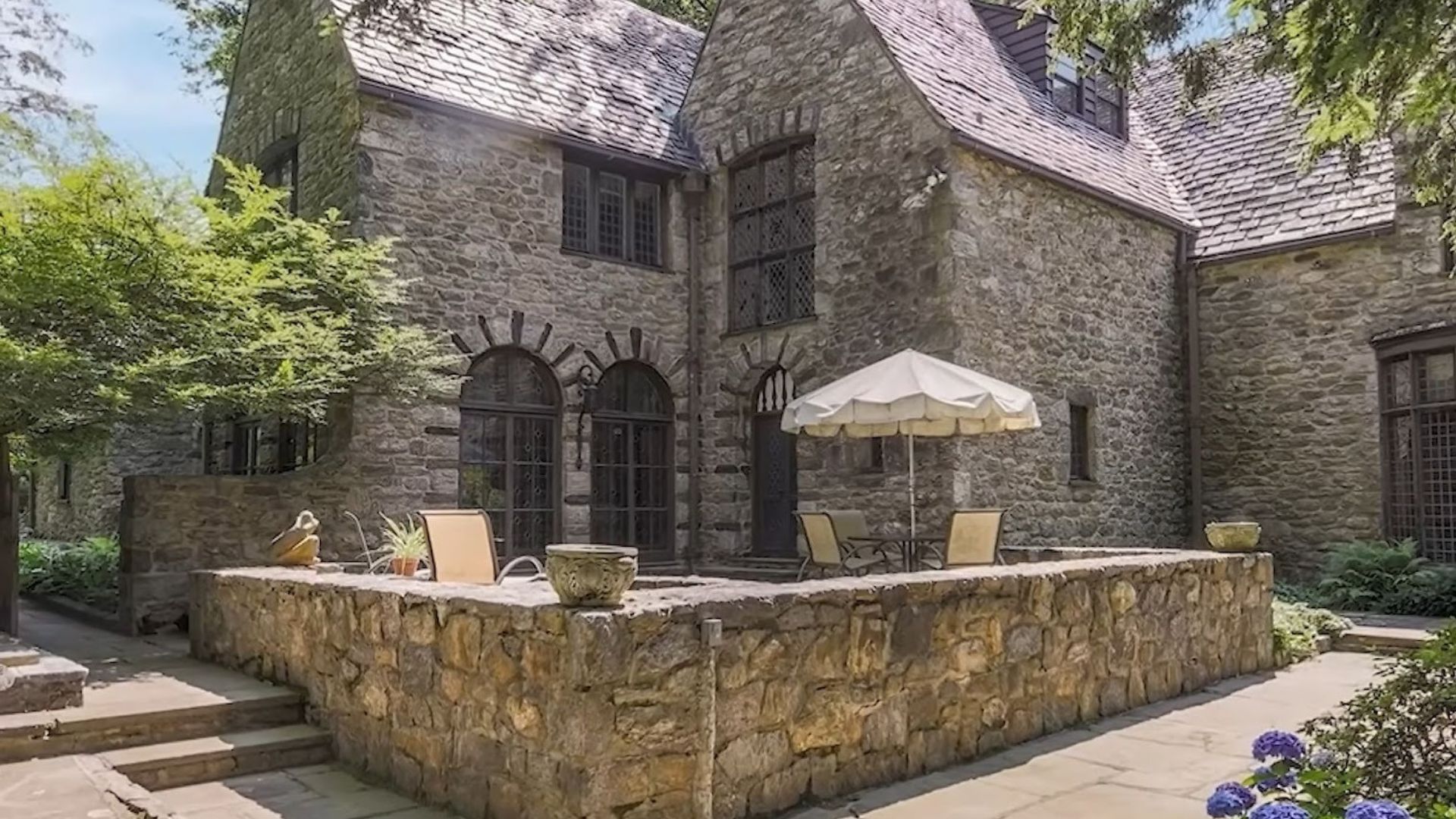 Unique Interior Features