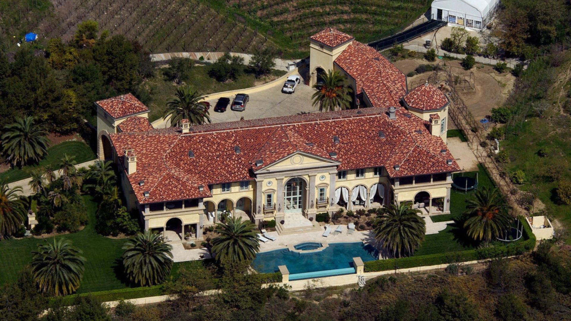 The Beverly Hills Neighborhood