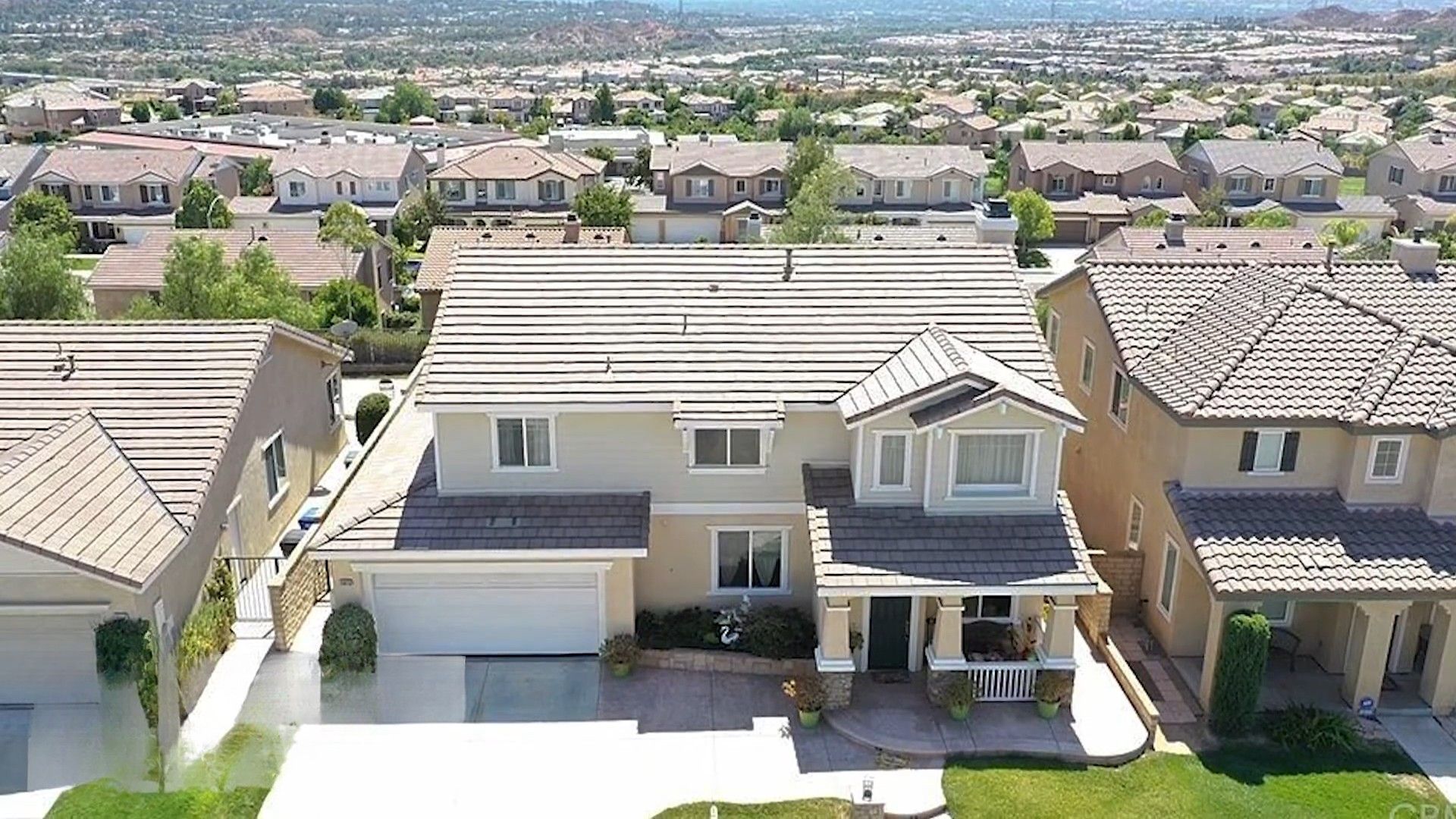 Distinctive Features of the Chatsworth Mansion